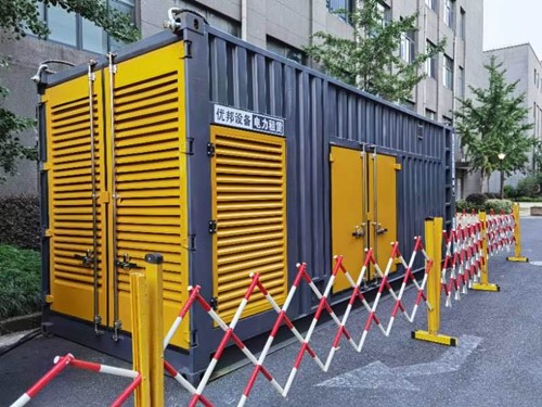 明光如何使用转速表检查发动机的转速？