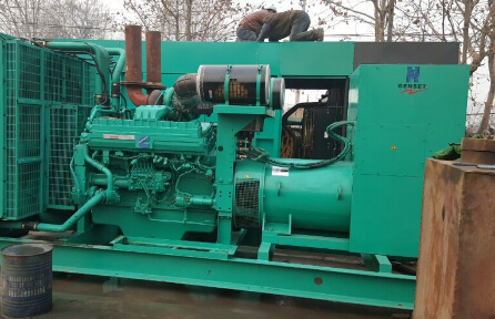 明光发电机组如何判断水冷式机油散热器内部是否需要清洗？